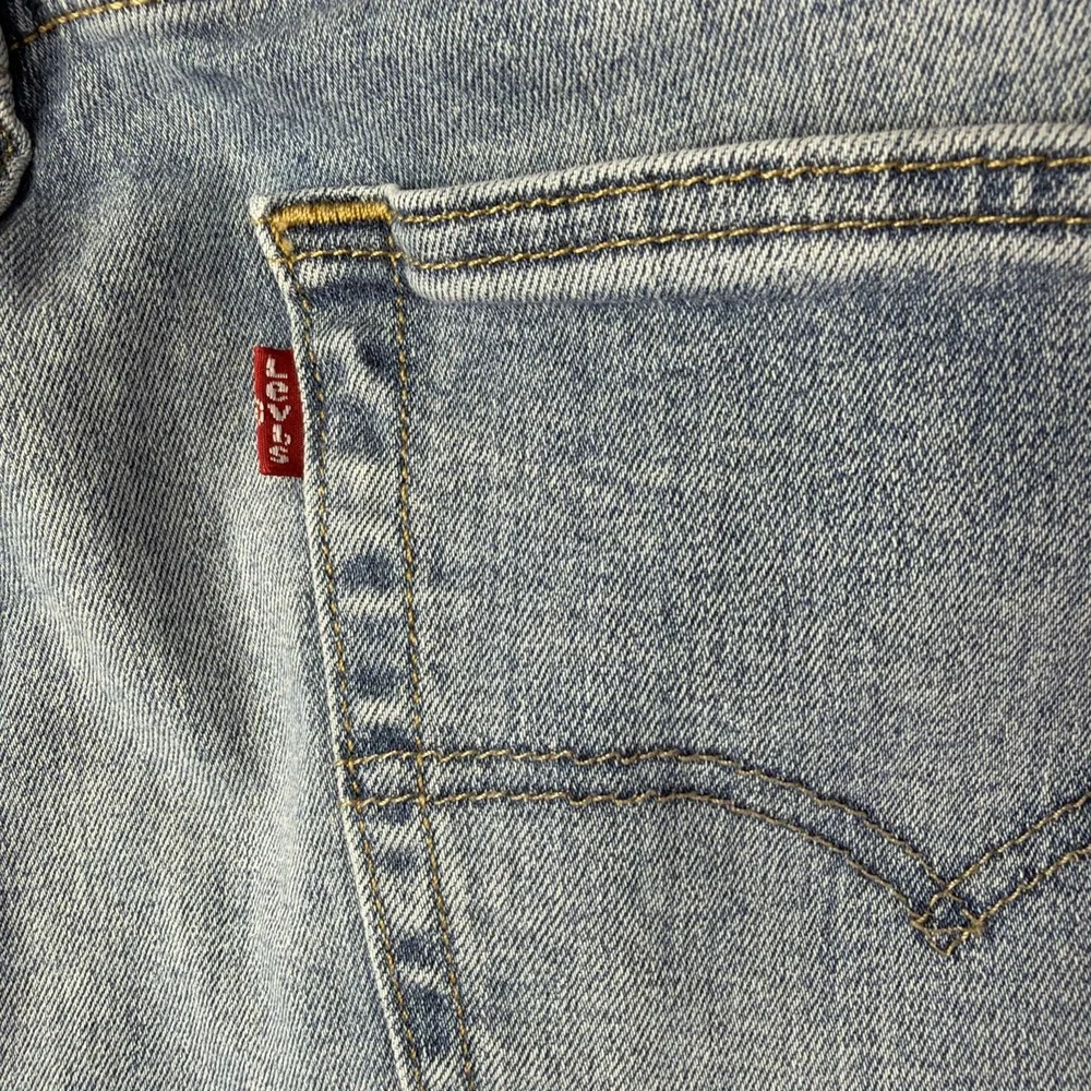 Levis 501 Jeans Mens 34x30 blue button fly medium wash